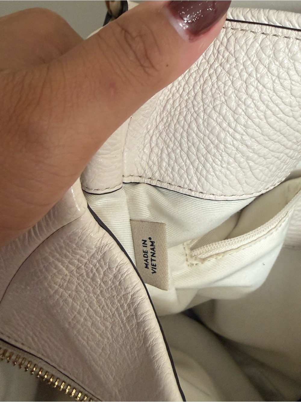 Coach White Pebbled Leather Shoulder Bag with Gold Hardware - Picture 8 of 10